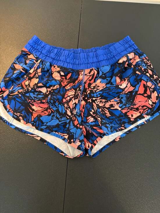 Lululemon Pants - Lululemon Women's Tracker Short IV in Paint Storm Harbor Blue Multi